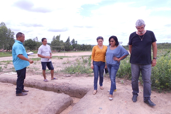 Prefeita  Claudia lobo inicia entrega  de Bicicletas para alunos do município de currais - Imagem 16