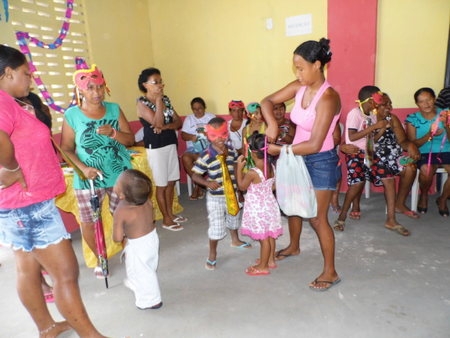 Encontro de dois grupos da melhor idade, termina em carnaval - Imagem 6