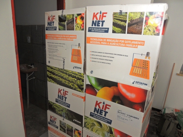 Secretário Evangelista Resende representa Prefeita Mara na entrega de Kits de irrigação - Imagem 1