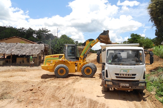 Prefeita Claudia lobo iniciou  Recuperação das  estrada do Para  Batins - Imagem 3