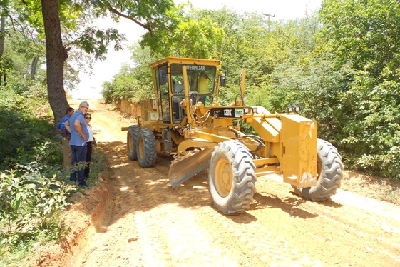 Prefeita Claudia lobo iniciou  Recuperação das  estrada do Para  Batins - Imagem 9