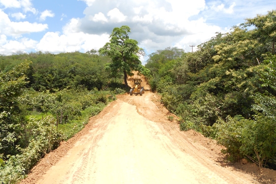 Prefeita Claudia lobo iniciou  Recuperação das  estrada do Para  Batins - Imagem 7