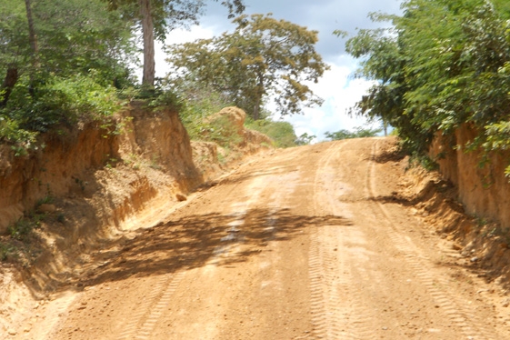 Prefeita Claudia lobo iniciou  Recuperação das  estrada do Para  Batins - Imagem 5