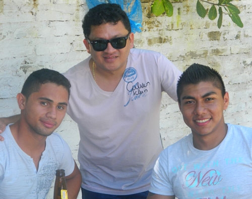 Agradecendo aos amigos e familiares que estiveram conosco em uma grande festa - Imagem 28