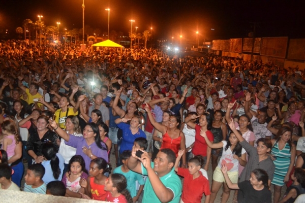 Felipão faz show gospel e atrai multidão - Imagem 1