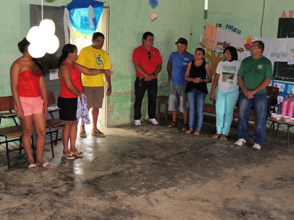 Prefeita Neuma Café participa de reunião na comunidade Vitória - Imagem 3