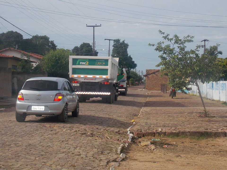Prefeita Gadocha apresenta veiculos doados pelo MDA para a população de Canavieira