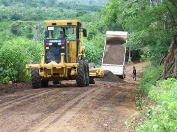 Estradas rurais estão sendo recuperadas em Miguel Leão