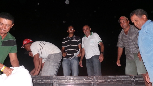 Prefeitura de Pimenteiras e Conab distribuem milho a agricultores - Imagem 3