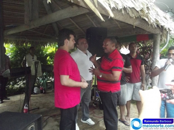 Moto taxistas se reúne com amigos e realiza confraternização - Imagem 4