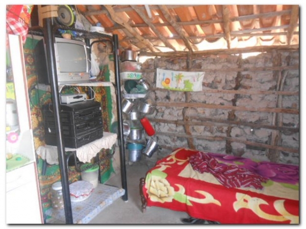 Marinete Simão da Silva vive com dois filhos e três netos em condições Subumanas - Imagem 2