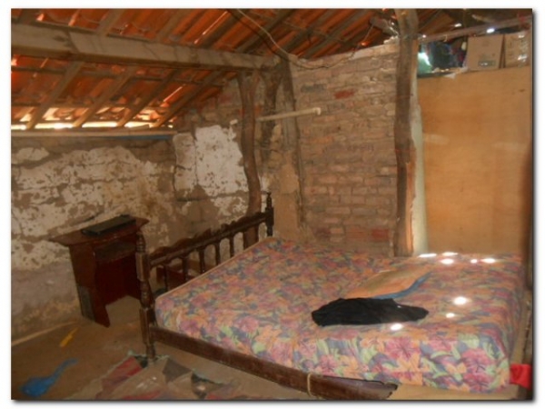 Marinete Simão da Silva vive com dois filhos e três netos em condições Subumanas - Imagem 9