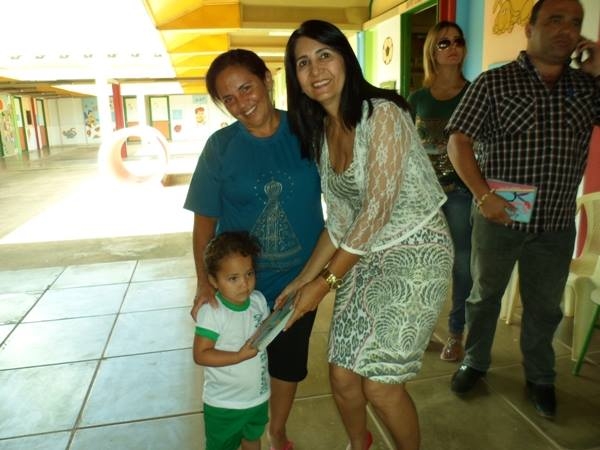 Secretaria de Educação entrega livros didáticos para a Educação Infantil - Imagem 5