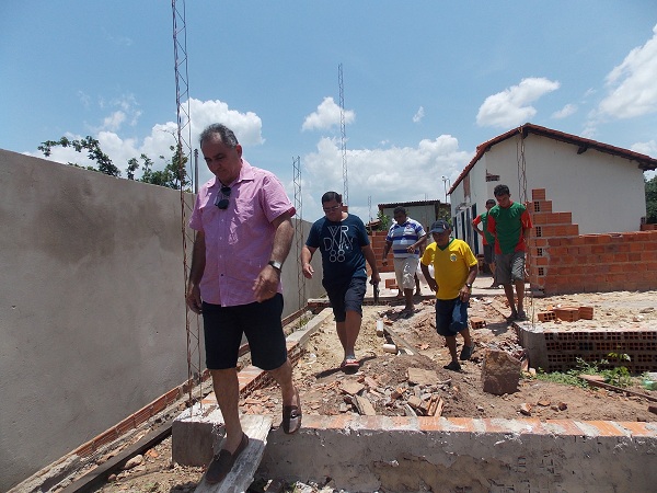 Prefeito de Buriti dos Lopes visita obra de ampliação de Unidade de Saúde