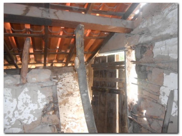 Marinete Simão da Silva vive com dois filhos e três netos em condições Subumanas - Imagem 11