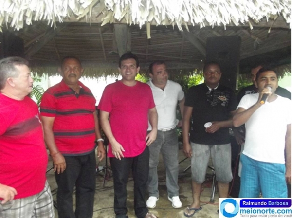 Moto taxistas se reúne com amigos e realiza confraternização - Imagem 5