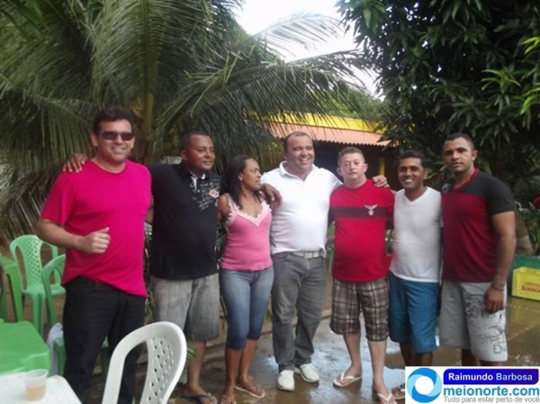 Moto taxistas se reúne com amigos e realiza confraternização - Imagem 10