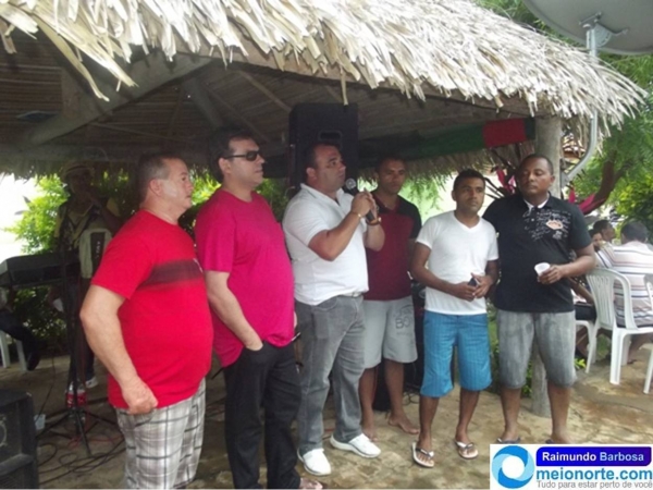 Moto taxistas se reúne com amigos e realiza confraternização - Imagem 8