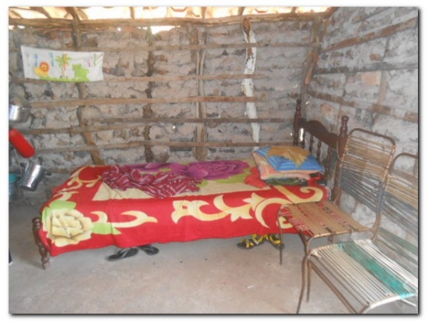 Marinete Simão da Silva vive com dois filhos e três netos em condições Subumanas - Imagem 3