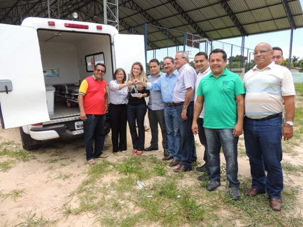 Prefeitura de Pedro II entrega ambulância ao HJGN - Imagem 12