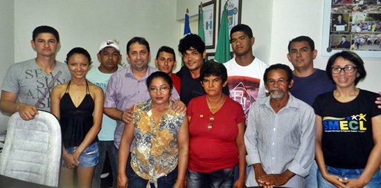 Prefeito Lourival Bezerra entrega apoio financeiro para blocos de carnaval