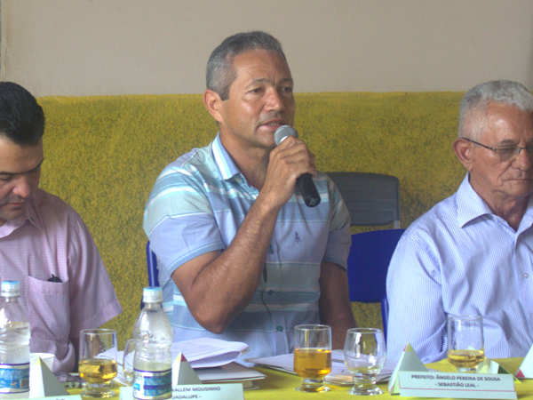 Prefeito Ângelo Pereira participa de Encontro do G15 