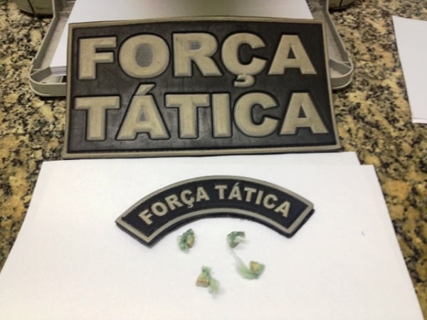 Força Tática prende jovem com pedras de crack no Bairro Água Azul - Imagem 1