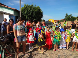 CARNAVAL 2014: Secretaria de educação realiza carnaval das crianças em Caxingó