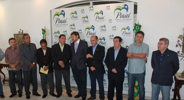 Prefeita de Miguel Alves esteve no Palácio de Karnak nesta quinta-feira - Imagem 1