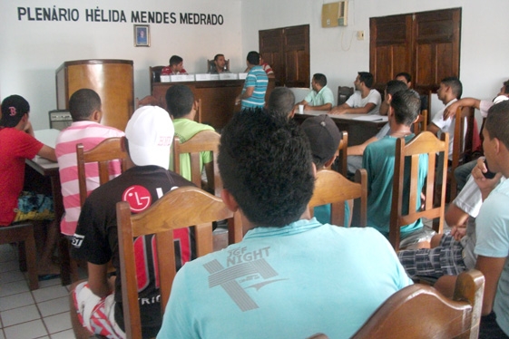 A secretaria municipal de esporte, realizou reunião com representantes de times de futebol do município. - Imagem 2