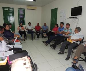 Jonas Moura reuni secretários municipais para alinhar ações de 2014 e anuncia o pagamento