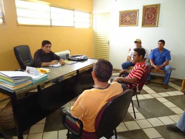 Prefeitura começa os reparos nas estradas que ligam a Cidade de Ipiranga as localidades do Interior - Imagem 10