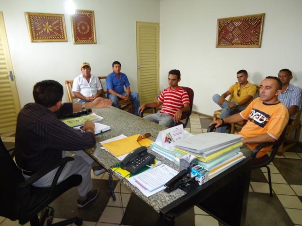 Prefeitura começa os reparos nas estradas que ligam a Cidade de Ipiranga as localidades do Interior - Imagem 9