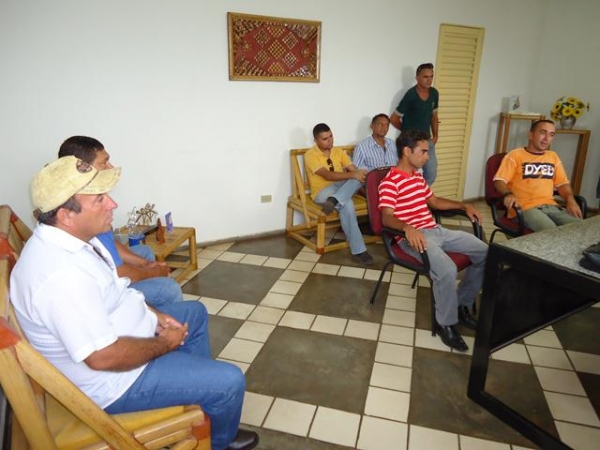 Prefeitura começa os reparos nas estradas que ligam a Cidade de Ipiranga as localidades do Interior - Imagem 12