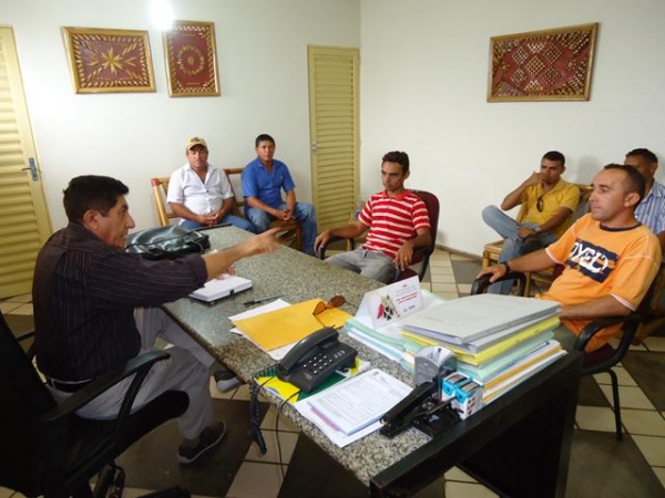 Prefeitura começa os reparos nas estradas que ligam a Cidade de Ipiranga as localidades do Interior - Imagem 8