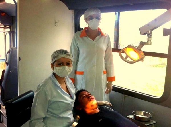 Prefeito Edílson Capote acompanha ônibus do Projeto Prefeitura na Comunidade - Imagem 4