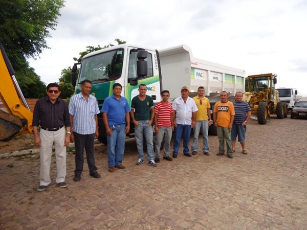 Prefeitura começa os reparos nas estradas que ligam a Cidade de Ipiranga as localidades do Interior - Imagem 14