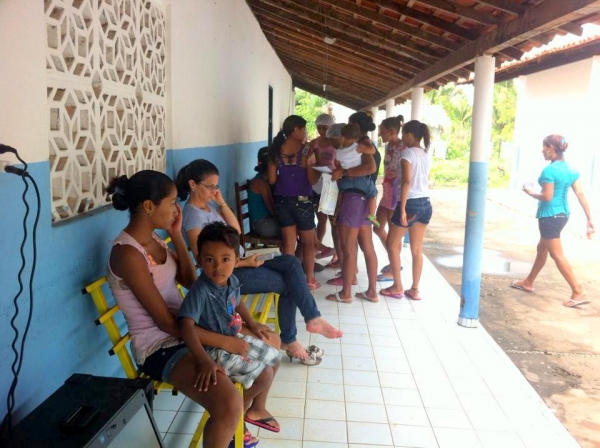 Prefeito Edílson Capote acompanha ônibus do Projeto Prefeitura na Comunidade - Imagem 2