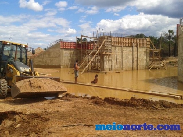 Obra inacabada deixa população revoltada e avisando: Vamos interditar a BR 222. - Imagem 1