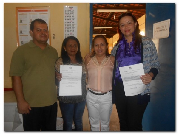 Secretária Municipal de Educação entrega portarias na Escola Manoel Ferreira Barbosa de Macedo - Imagem 7