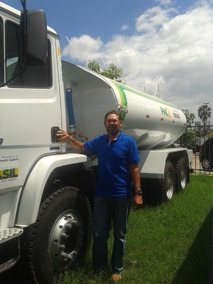 Máquinas do PAC 2 são entregues a 133 municípios piauienses na APPM - Imagem 10