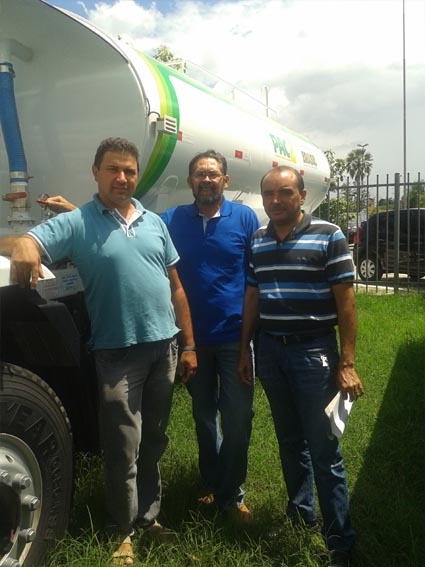 Máquinas do PAC 2 são entregues a 133 municípios piauienses na APPM - Imagem 11