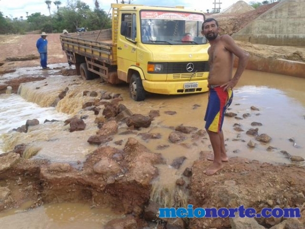 Obra inacabada deixa população revoltada e avisando: Vamos interditar a BR 222. - Imagem 3