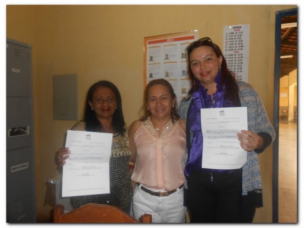 Secretária Municipal de Educação entrega portarias na Escola Manoel Ferreira Barbosa de Macedo - Imagem 6