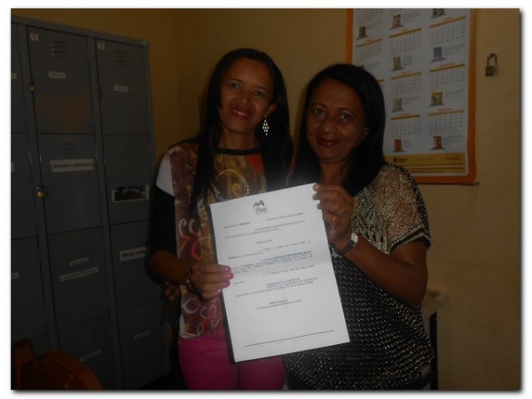 Secretária Municipal de Educação entrega portarias na Escola Manoel Ferreira Barbosa de Macedo - Imagem 4