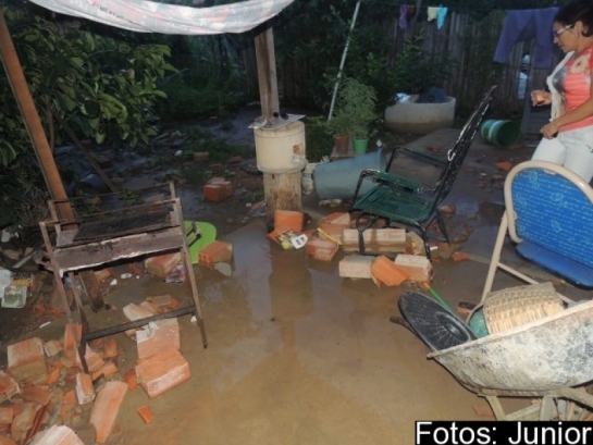 Caixa d´água desaba na cidade de Água Branca - Imagem 5