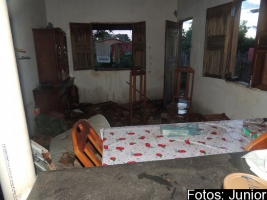 Caixa d´água desaba na cidade de Água Branca - Imagem 12