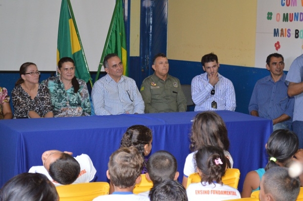 Prefeito Bernildo Val participa da abertura do ano letivo 2014 em Buriti dos Lopes - Imagem 7