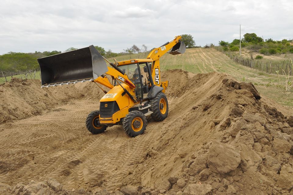 Prefeitura transformando o leito do Rio Riachão em fonte de renda