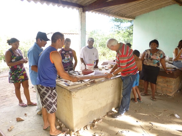 Moradores da Comunidade Estiva participam de Curso de Artesanato com talo de buriti - Imagem 4